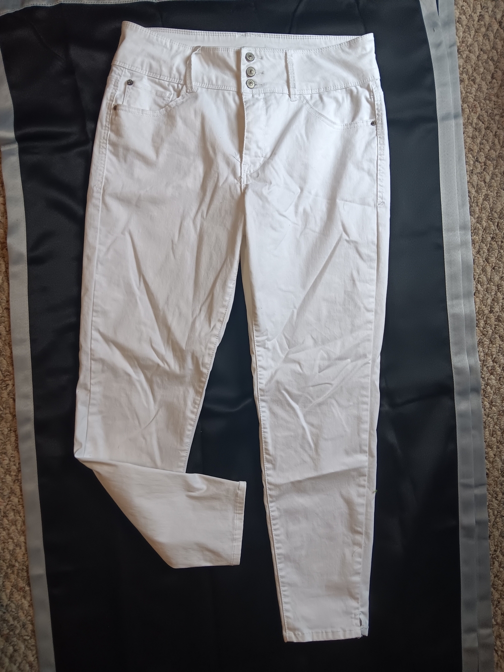 Women’s White Skinny Jeans - Classic Slim Fit
